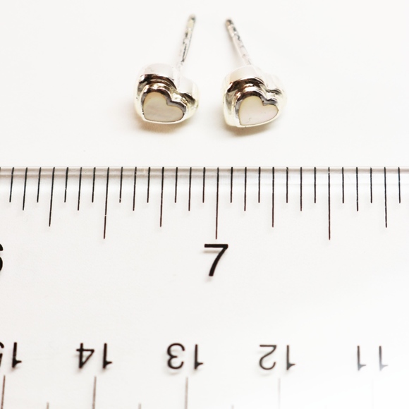 💝 Mother of Pearl Sterling Silver Heart Studs 💞 - Picture 8 of 8